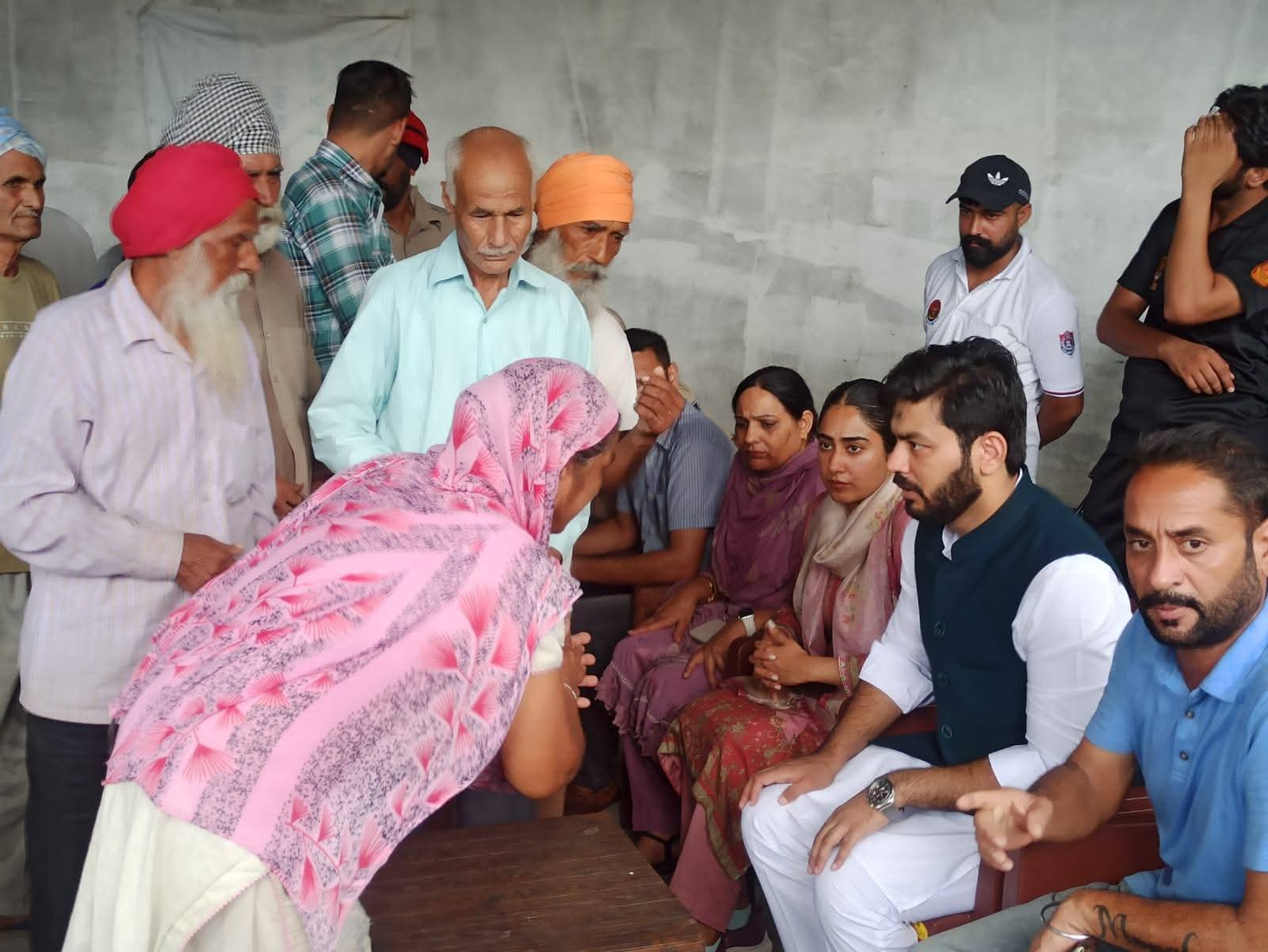 ਵਿਧਾਇਕ ਡਾ. ਇਸ਼ਾਂਕ ਕੁਮਾਰ ਨੇ ਭਾਰੀ ਬਾਰਿਸ਼ ਨਾਲ ਪ੍ਰਭਾਵਿਤ ਪਿੰਡਾਂ ਦਾ ਕੀਤਾ ਦੌਰਾ